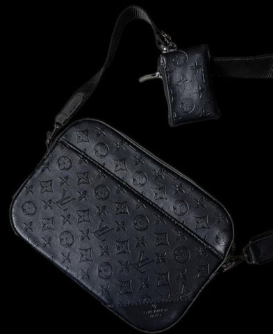 Bandolera Louis Vuitton negra estampado dos piezas